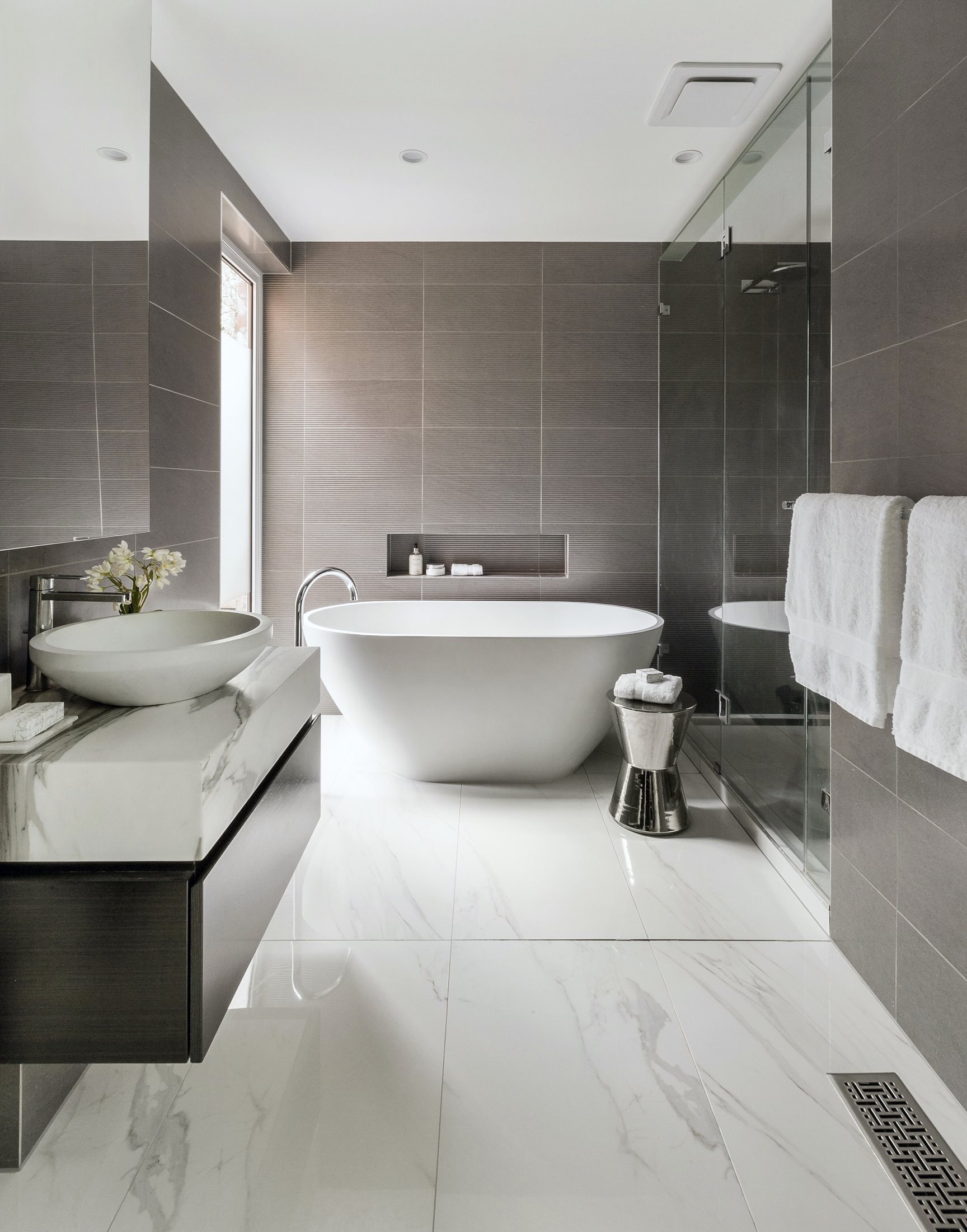 Welke tegel past het best in een kleine badkamer?